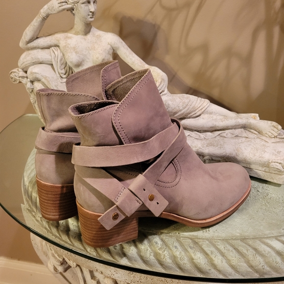 Ugg Elora Suede Leather Heeled Ankle Boots in Antelope. Wrap around Straps #479 - Picture 7 of 12